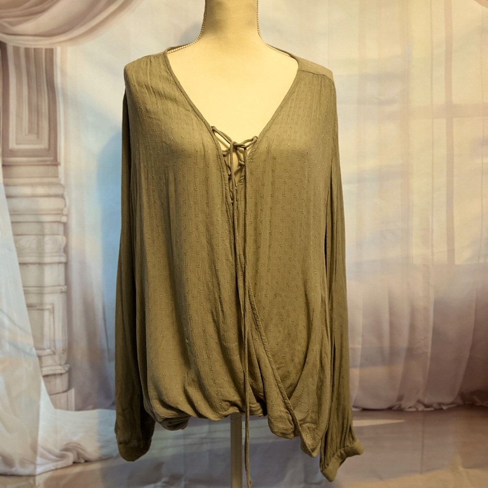 Women’s size Large Silver Jeans brand blouse